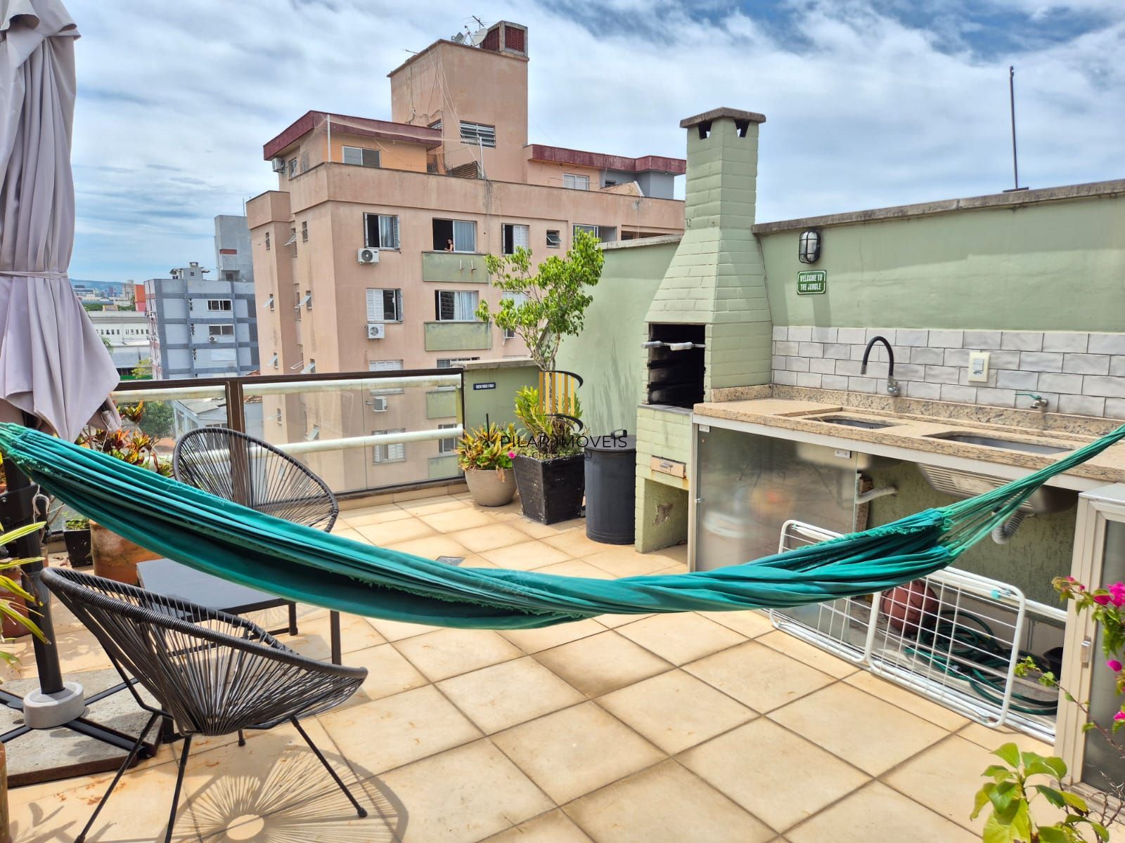 Cobertura reformada com churrasqueira