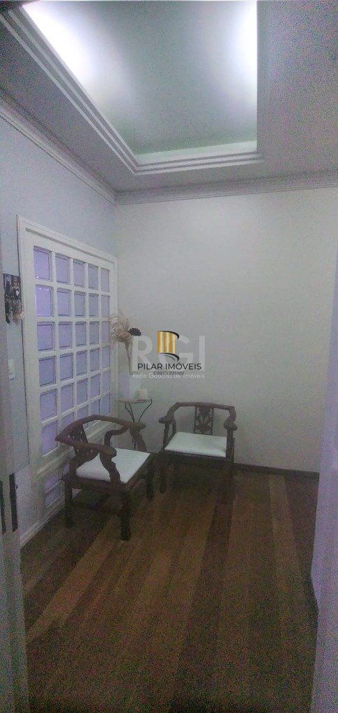 Casa para Venda - 243m², 2 dormitórios, sendo 1 suites, 3 vagas - Glória
