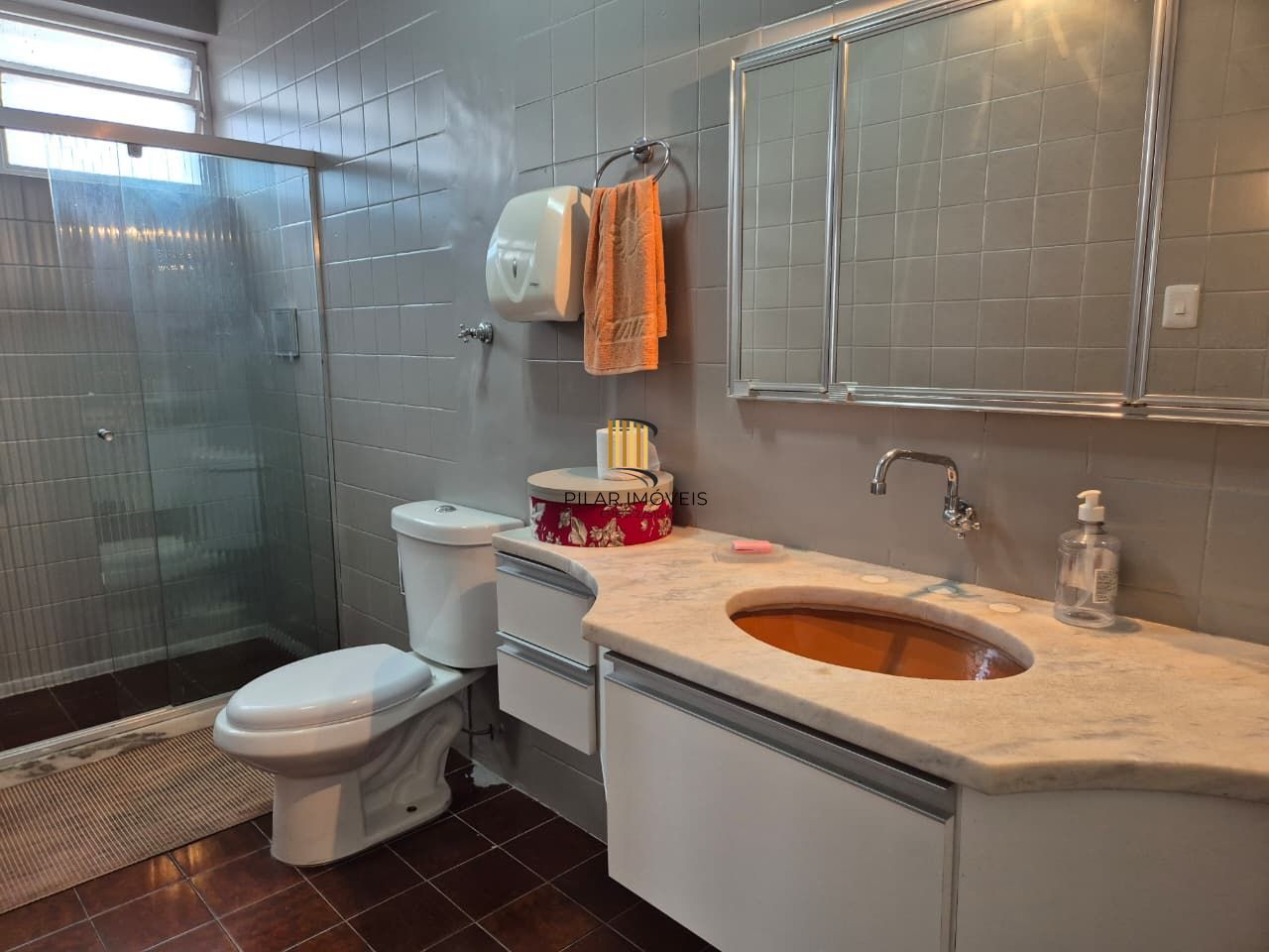 Casa comercial no miolo do bairro Menino Deus