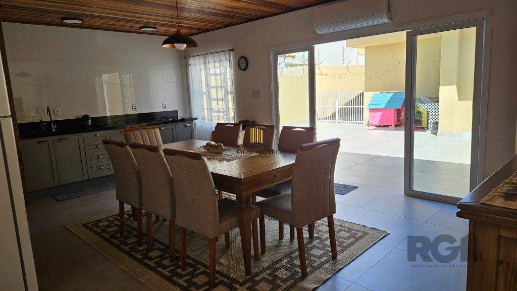 Casa 3 dormitórios, 5 vagas, 155 m² área construída, terreno 300m², Nonoai.