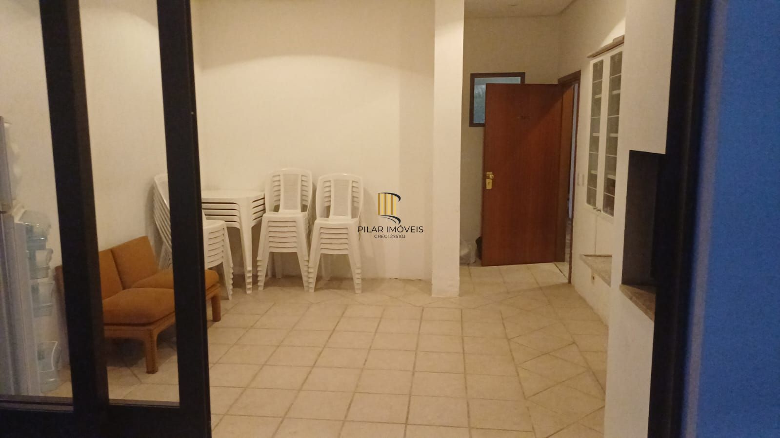 1Suíte, com vaga e churrasqueira