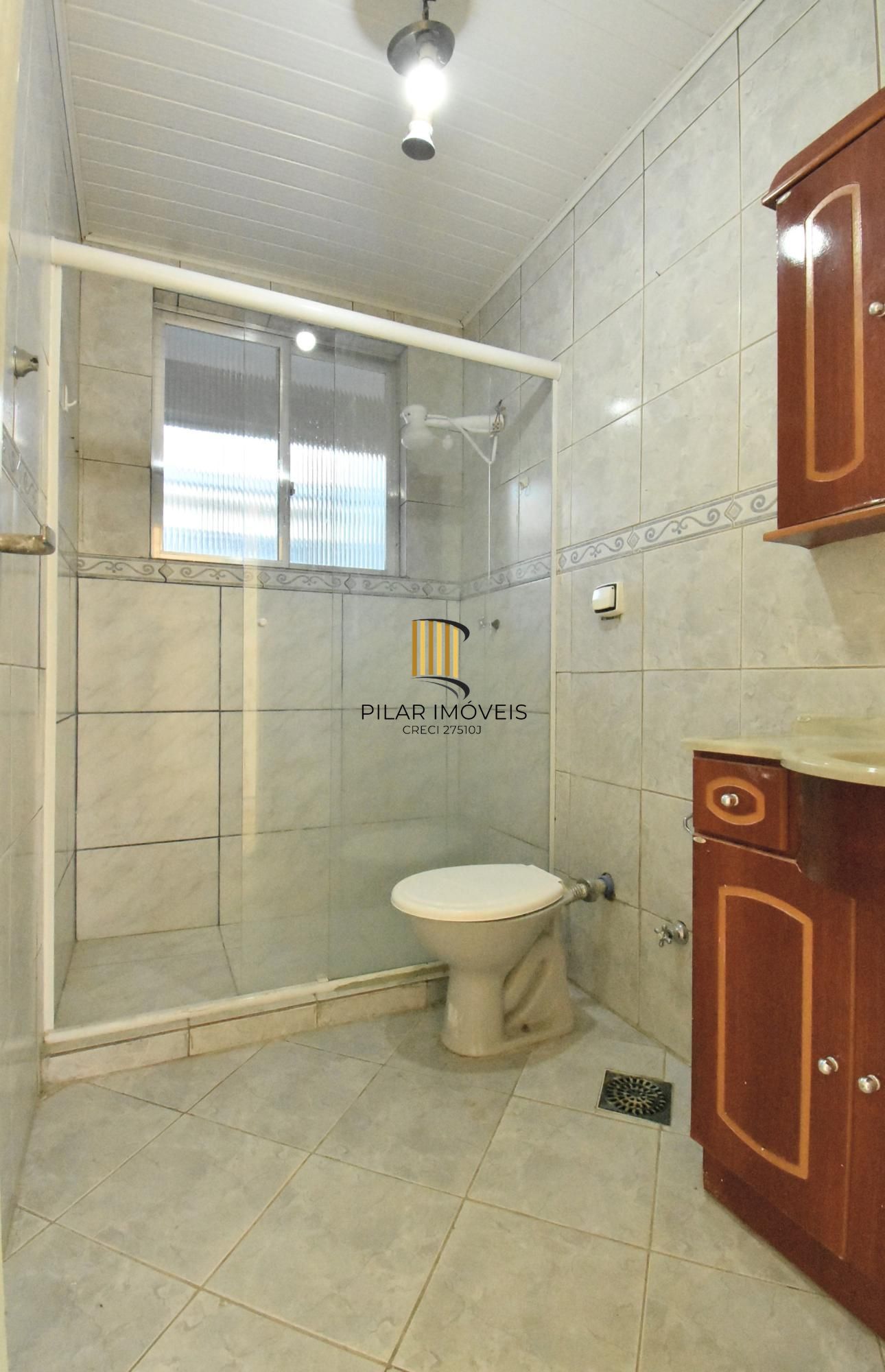 Apartamento de 4dormitórios, sendo uma suite churrasqueira e sacada 85m2 bairro Menino Deus.