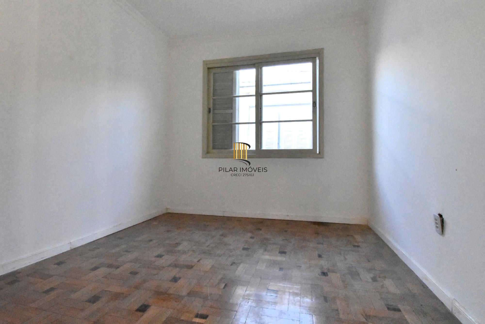 Apartamento de 4dormitórios, sendo uma suite churrasqueira e sacada 85m2 bairro Menino Deus.