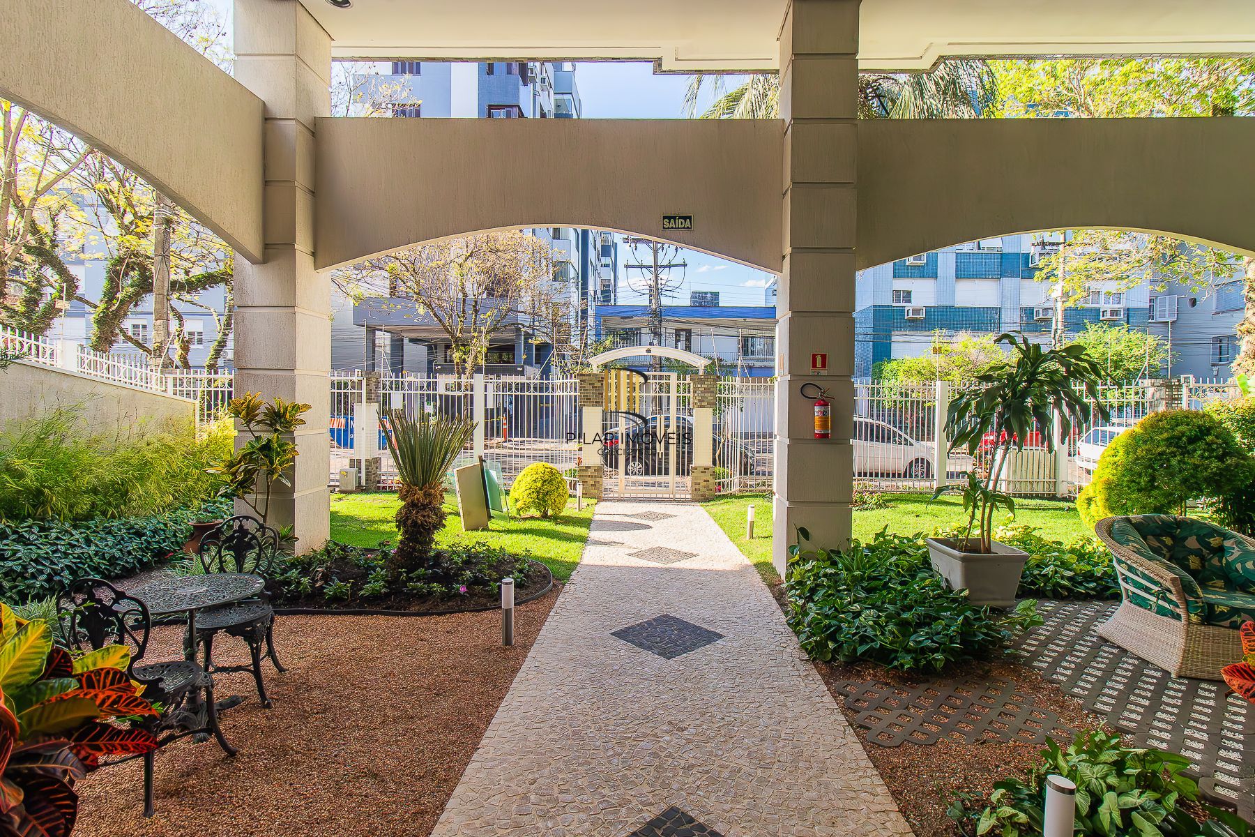 2D com suíte, vaga e churrasqueira