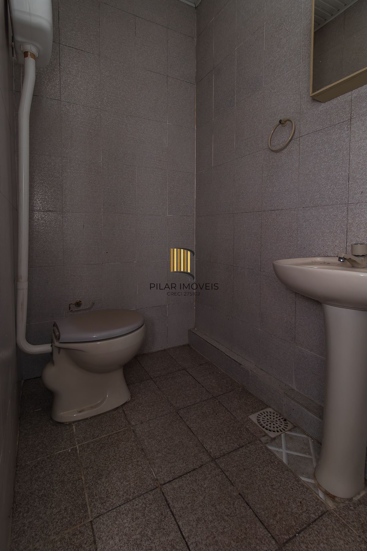 Casa 3 dormitórios, 5 vagas.