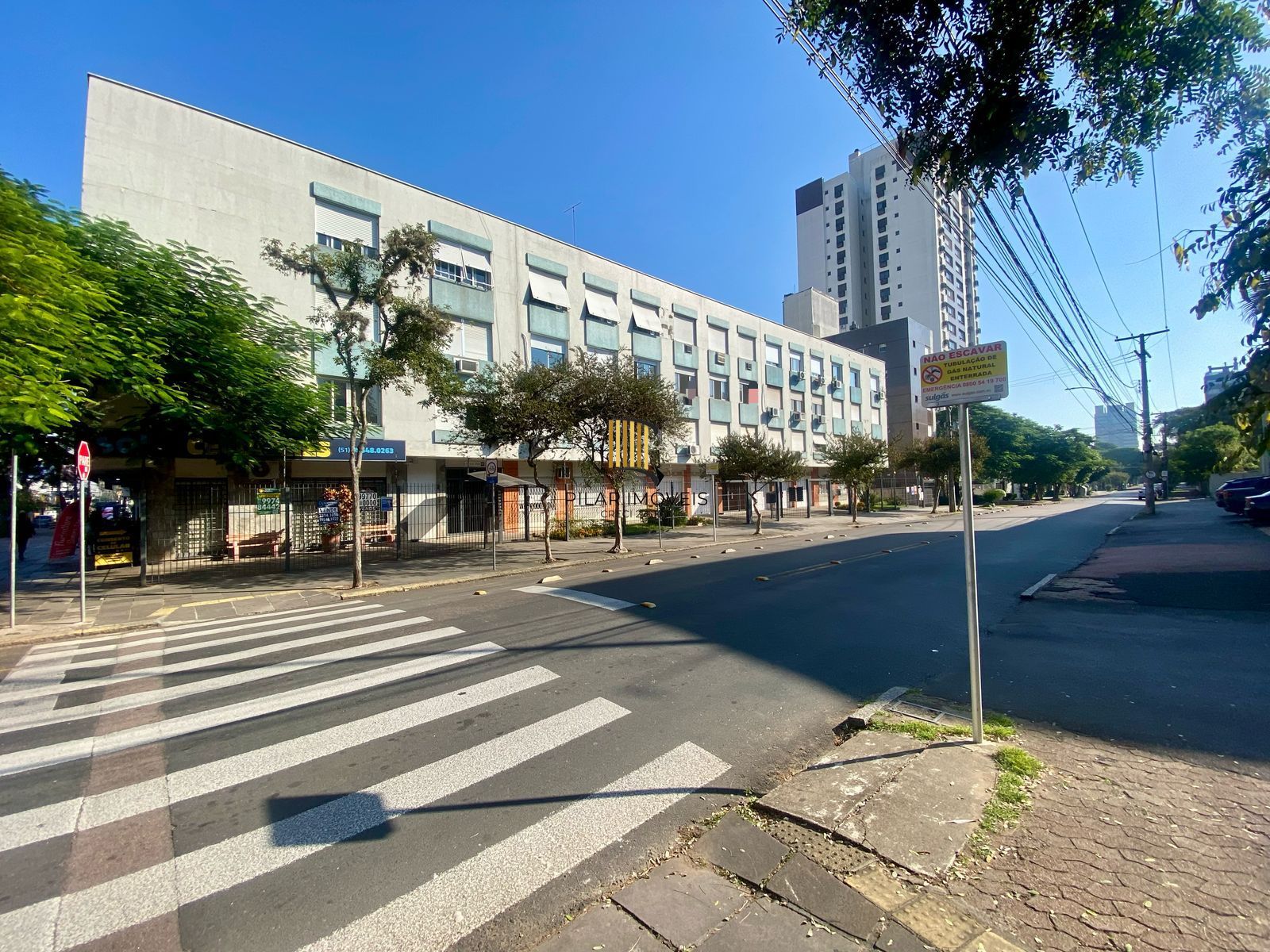 Apartamento 2 dormitórios com vaga de garagem, bairro Menino Deus