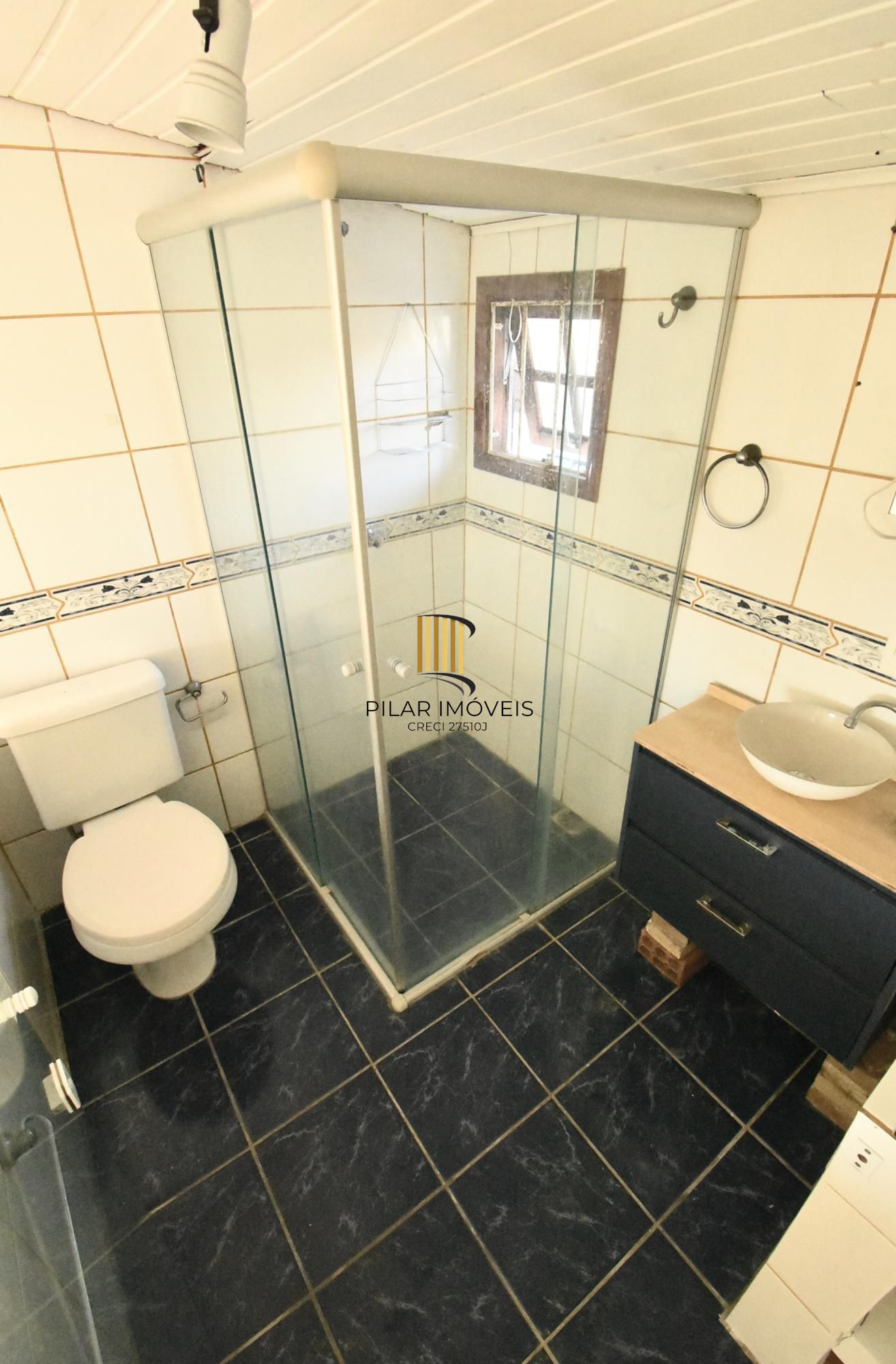 Apartamento de 4dormitórios, sendo uma suite churrasqueira e sacada 85m2 bairro Menino Deus.