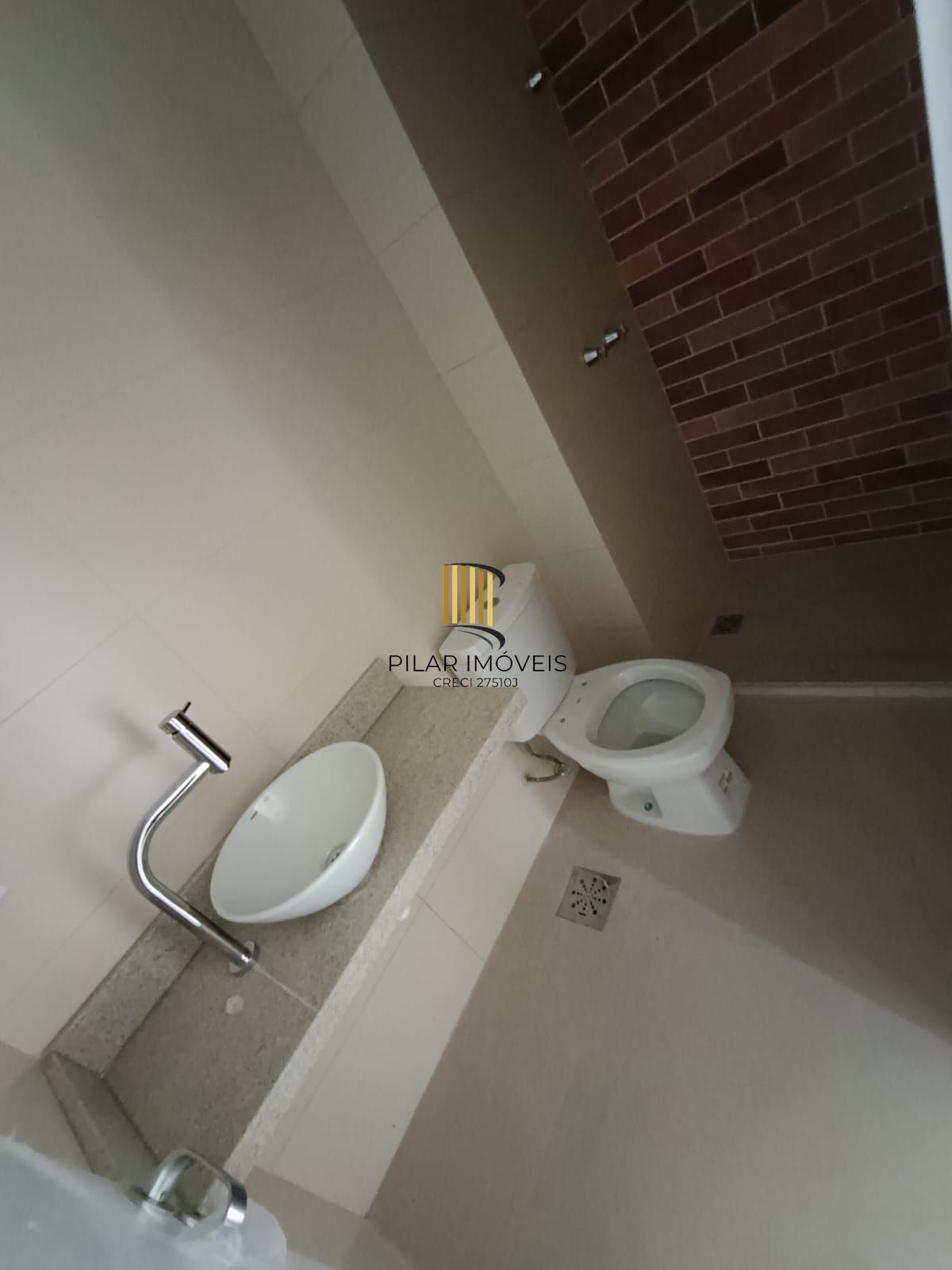 Apartamento 2 dormitórios, 1 suite, 1 vaga.