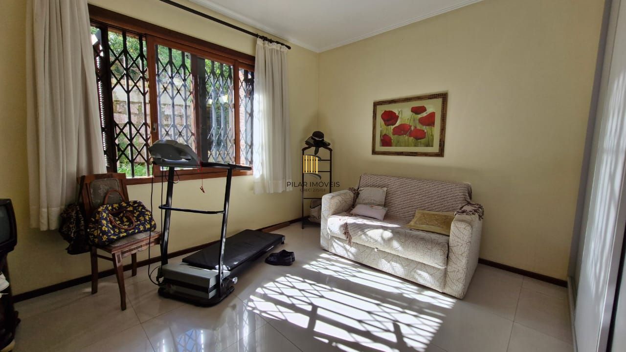 Casa de Cinema no bairro Glória com toda infraestrutura, ensolarada e bem ventilada, piscina, quiosque, 4 garagens