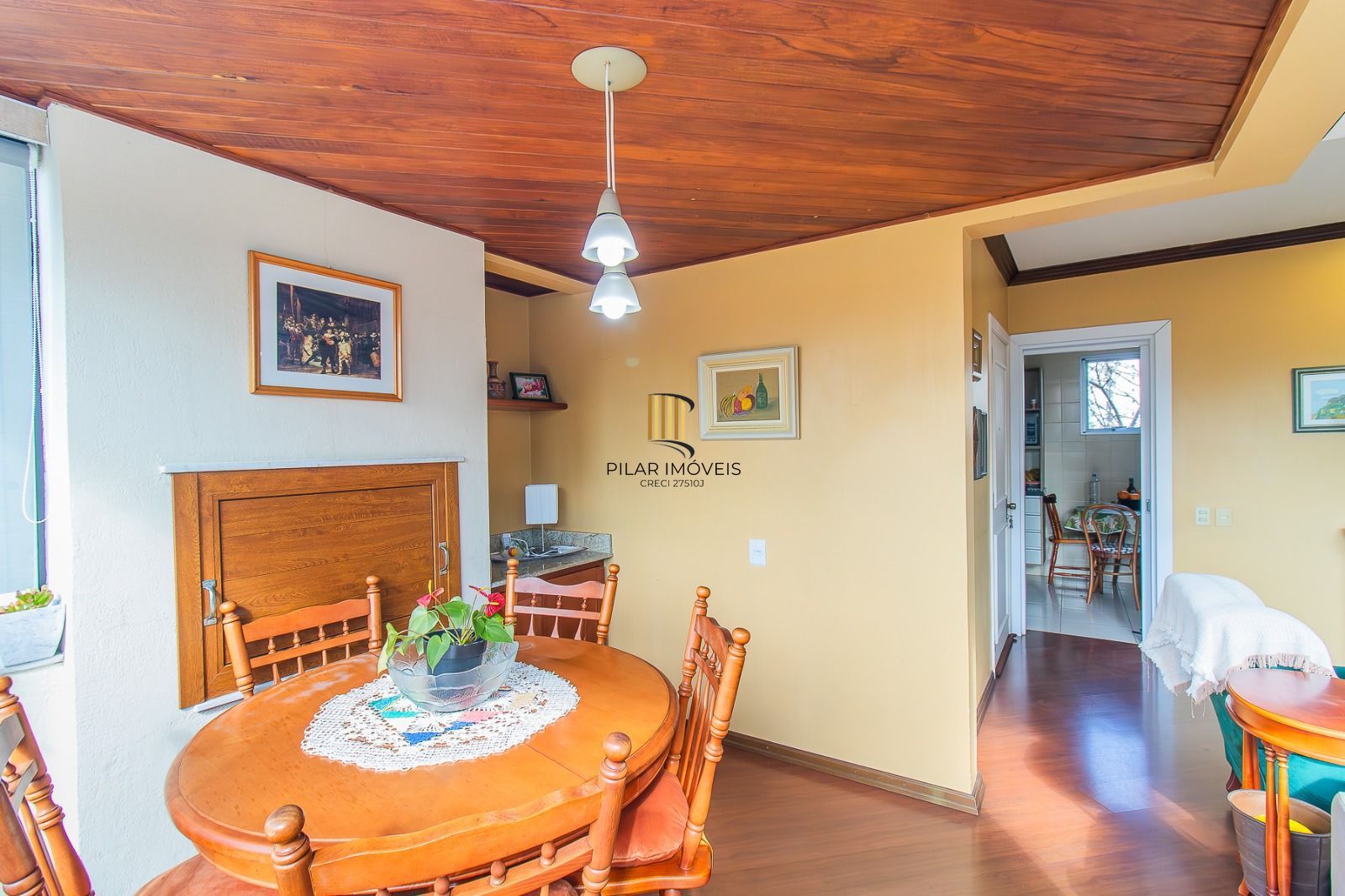 Apartamento panorâmico com três dormitórios, garagem