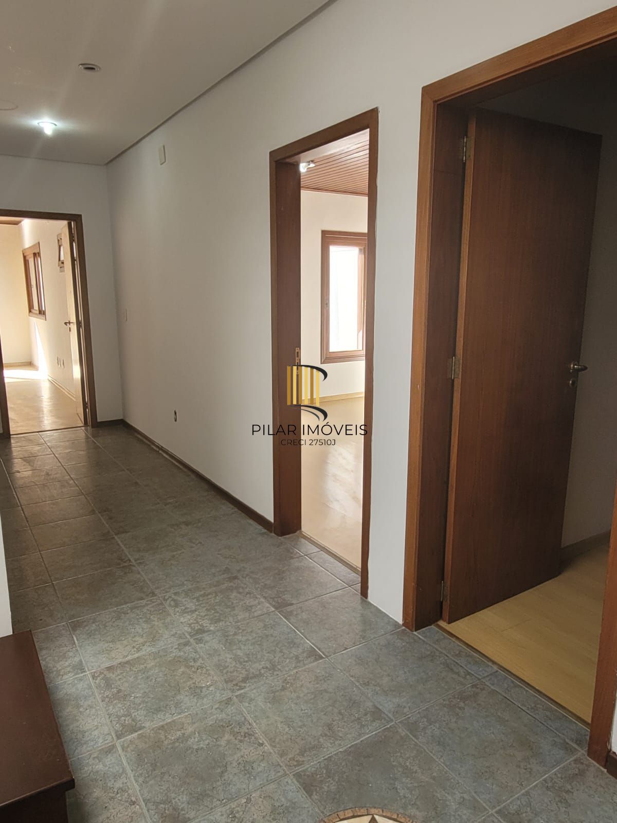 Casa no bairro Ipanema com 291 m² de área privativa e 8 garagens