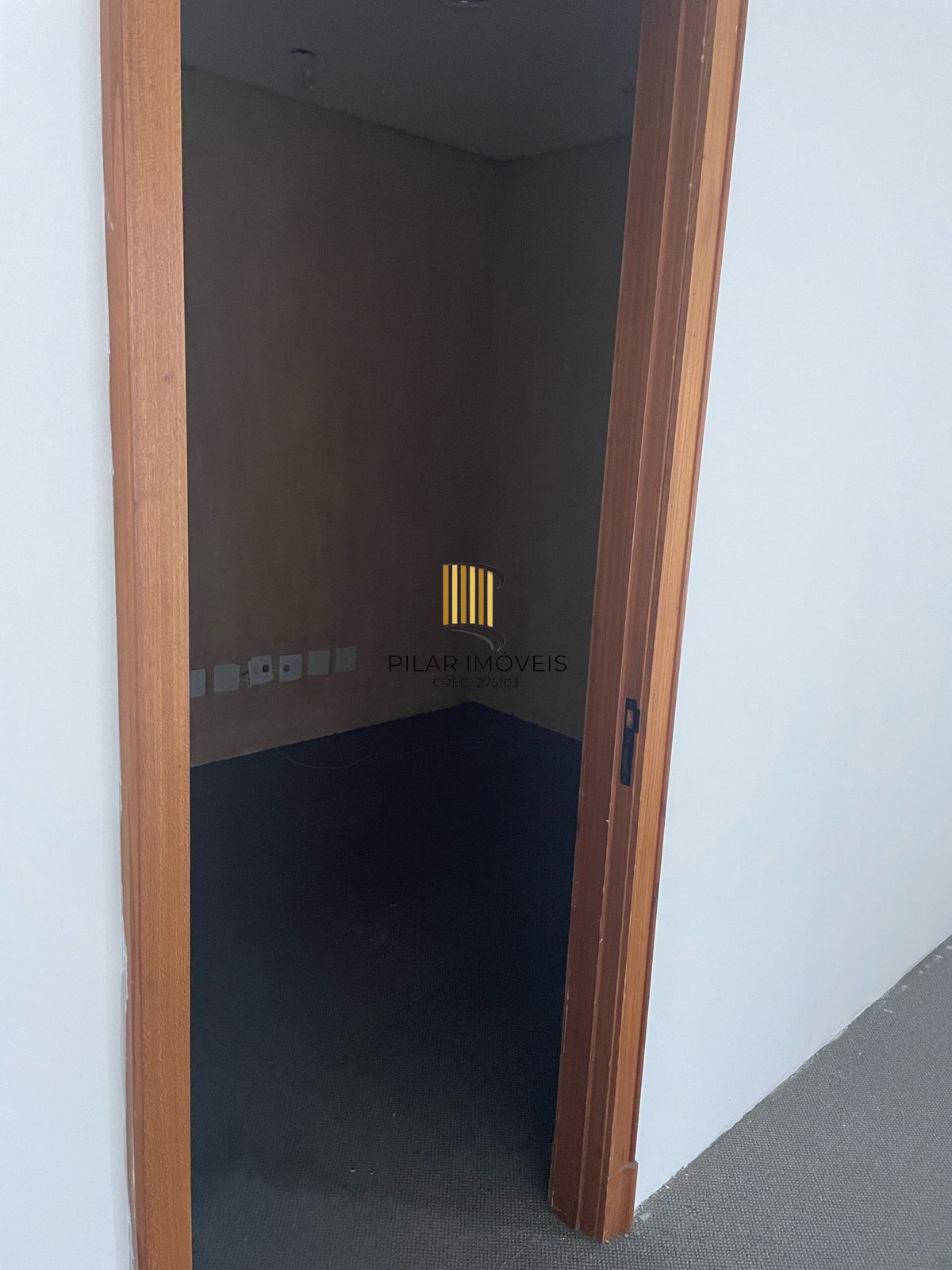 Sala Comercial de 48 m² com garagem, prédio com portaria presencial
