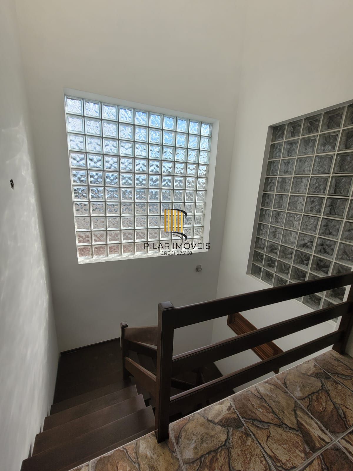 Casa no bairro Ipanema com 291 m² de área privativa e 8 garagens