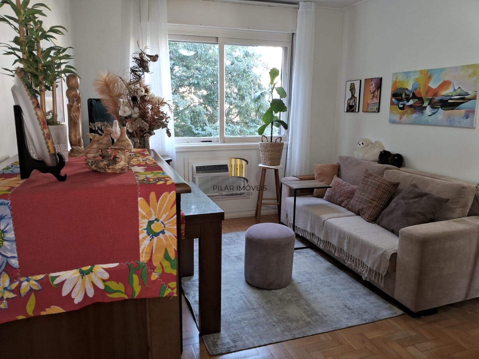 Apartamento de 58 m² com 2 quartos localizado no Bairro Menino Deus.