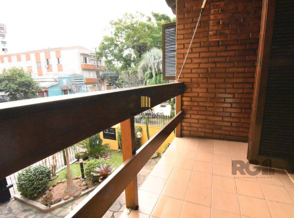 CASA - 5 dorms. -  3 vagas -  290 m² - MENINO DEUS