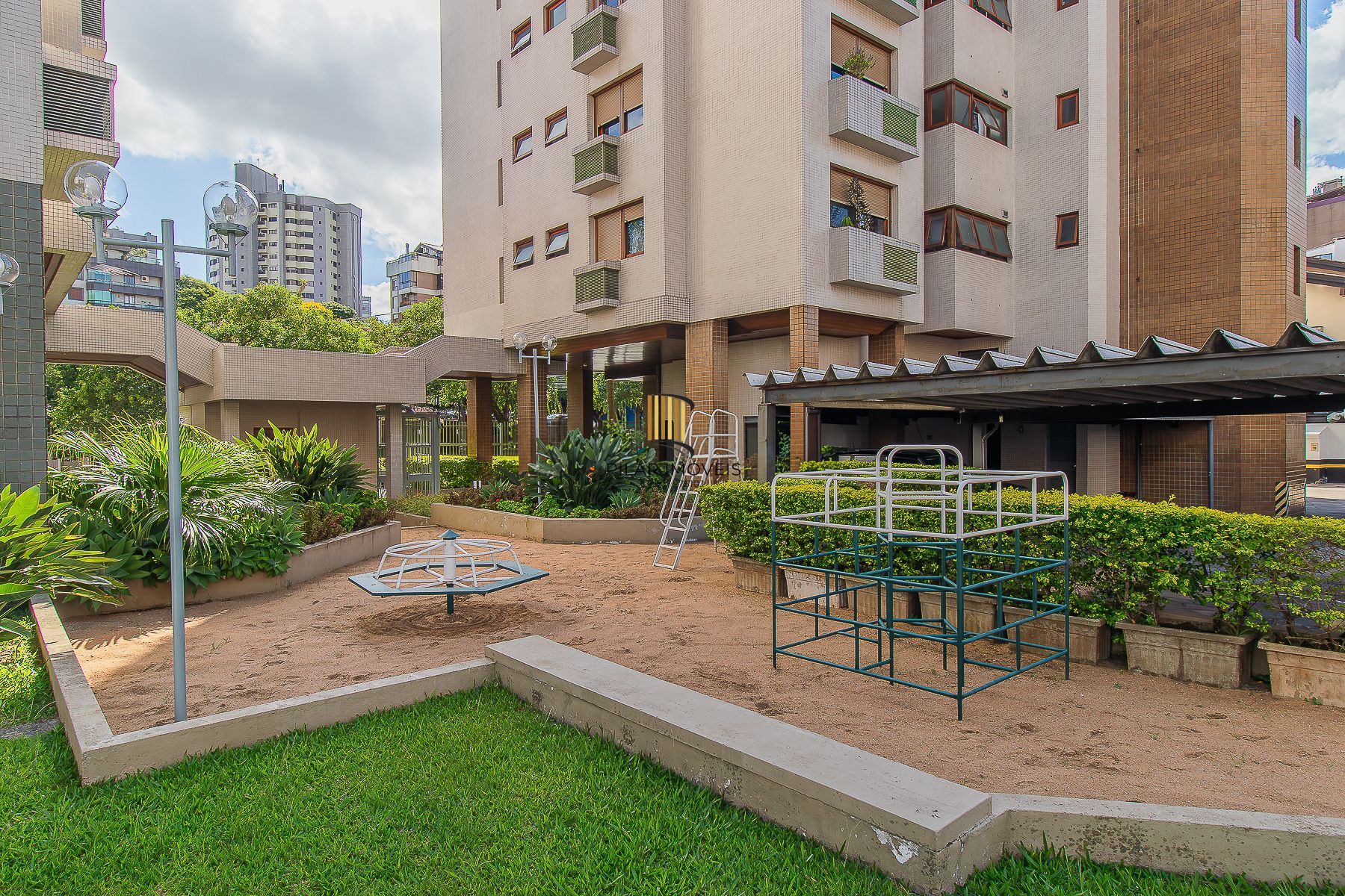 3 Dormitórios com suíte e vista próximo a Encol
