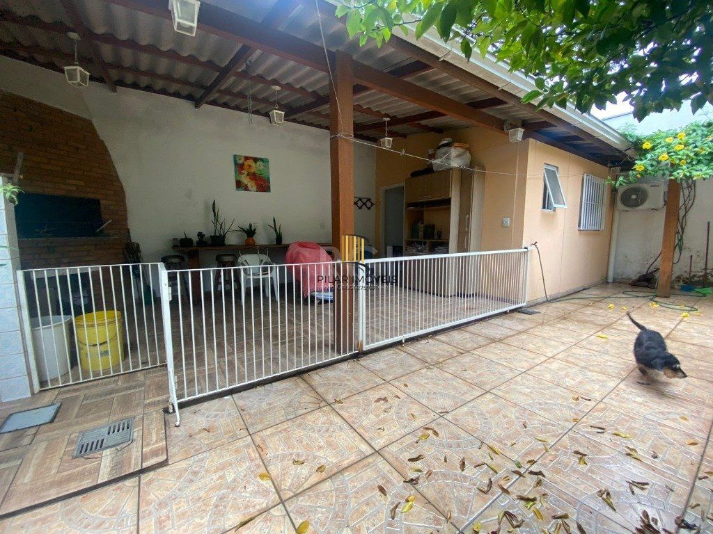 Casa 4 dormitórios - 1 vaga -  330m² Menino Deus