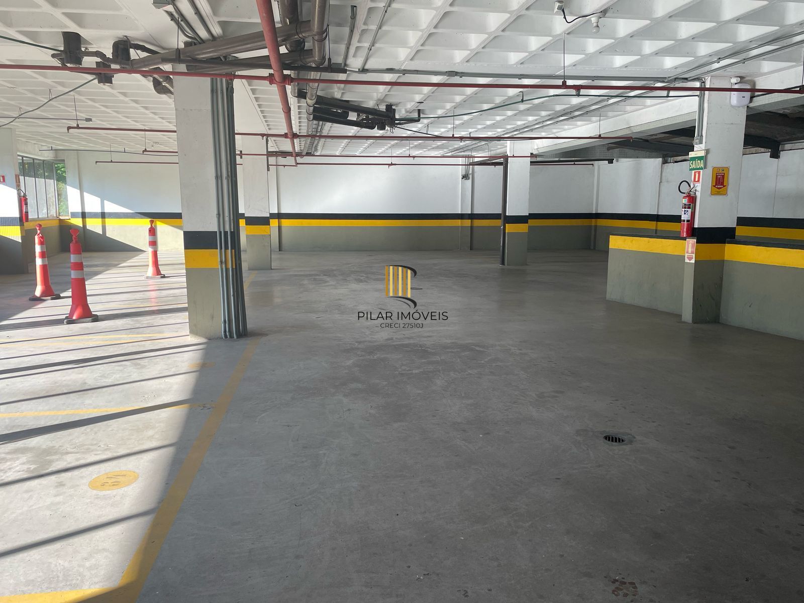 Sala Comercial de 48 m² com garagem, prédio com portaria presencial