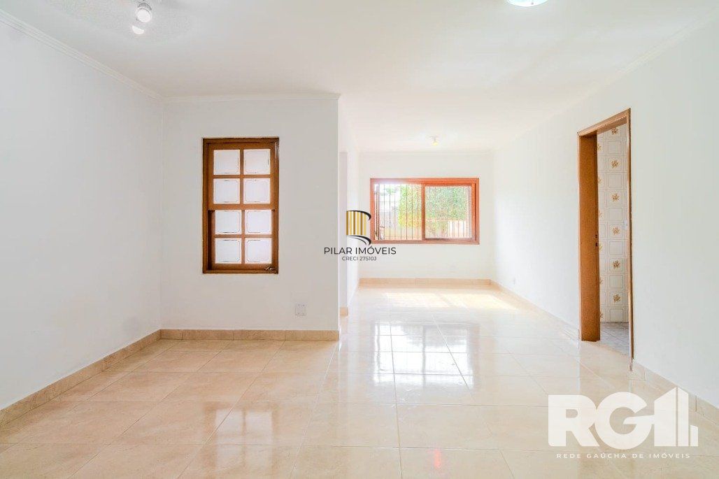 Casa 3 dormitórios no bairro Guarujá