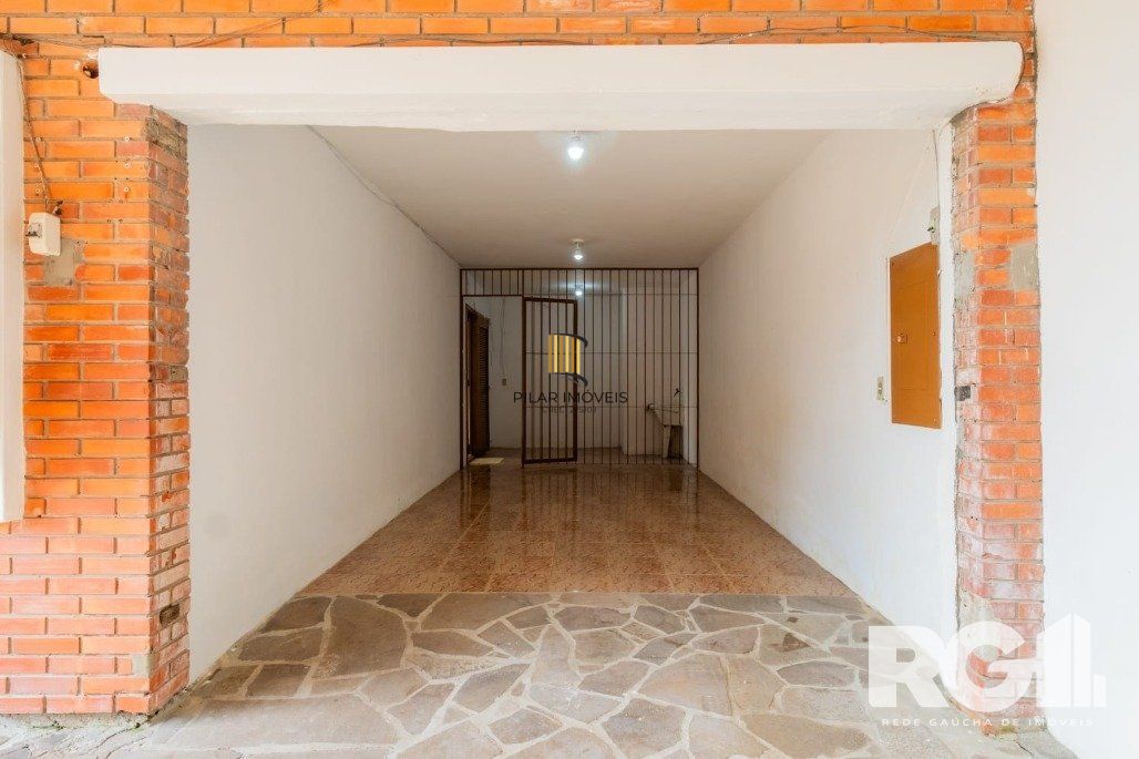 Casa 3 dormitórios no bairro Guarujá
