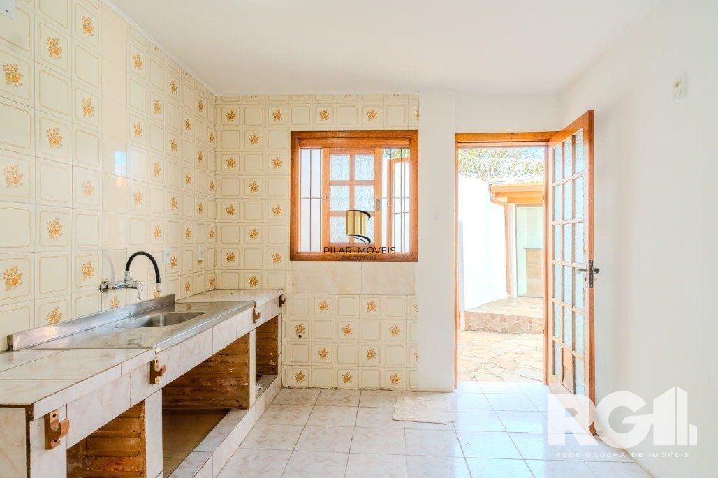 Casa 3 dormitórios no bairro Guarujá