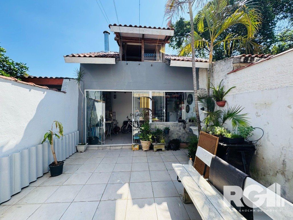 Casa 2 dormitórios no bairro Hípica
