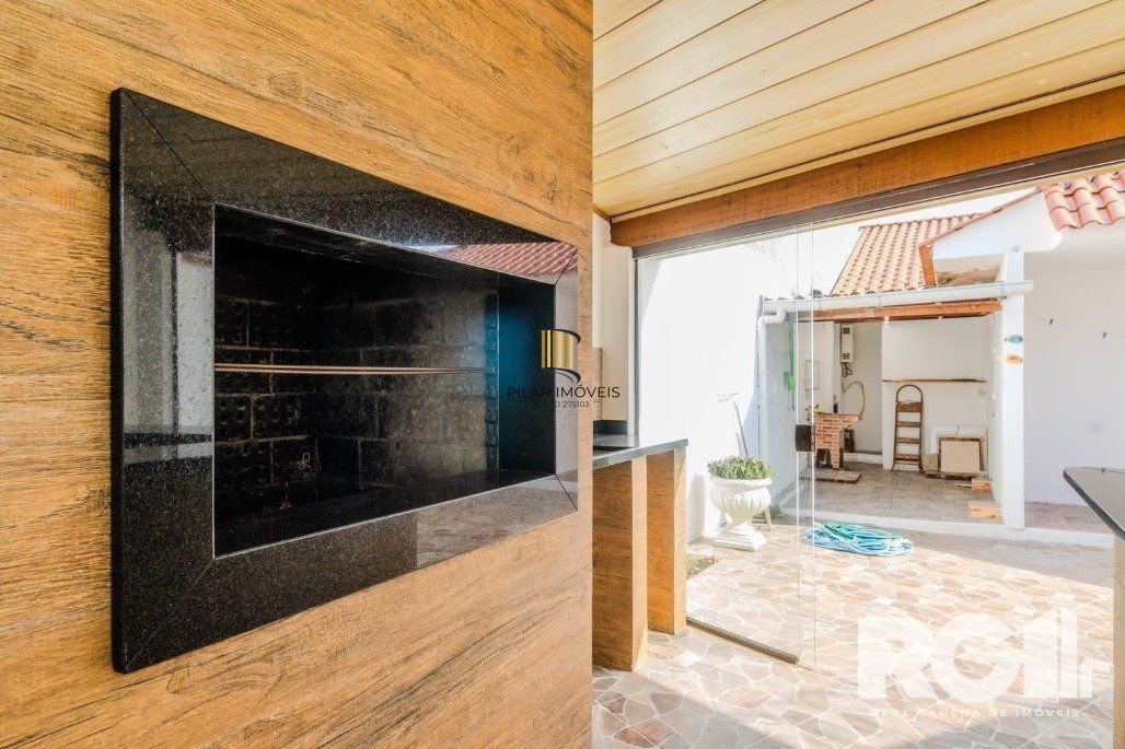 Casa 3 dormitórios no bairro Guarujá