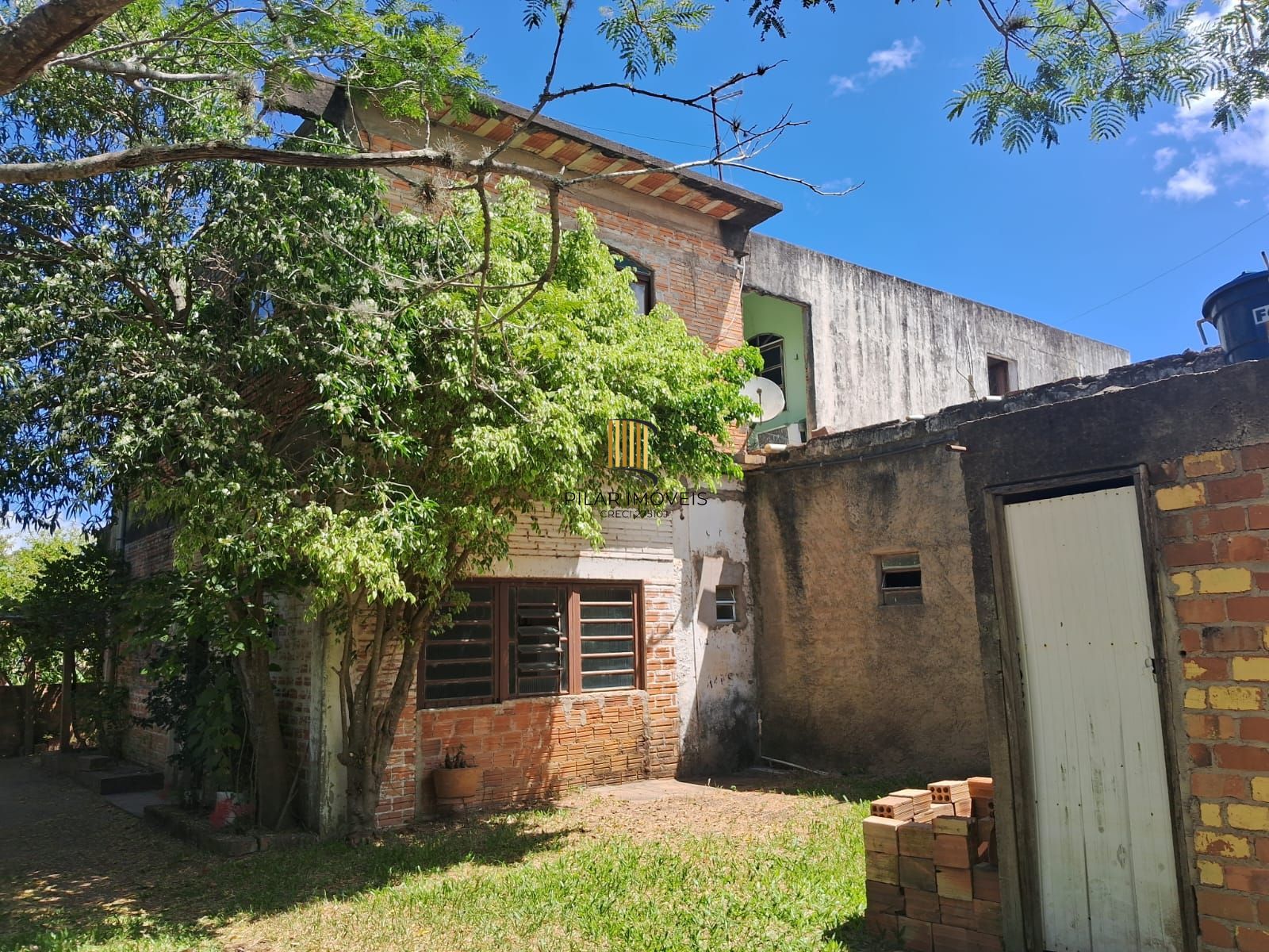 Prédio Comercial 2 dormitórios no bairro Centro (Itapuã)