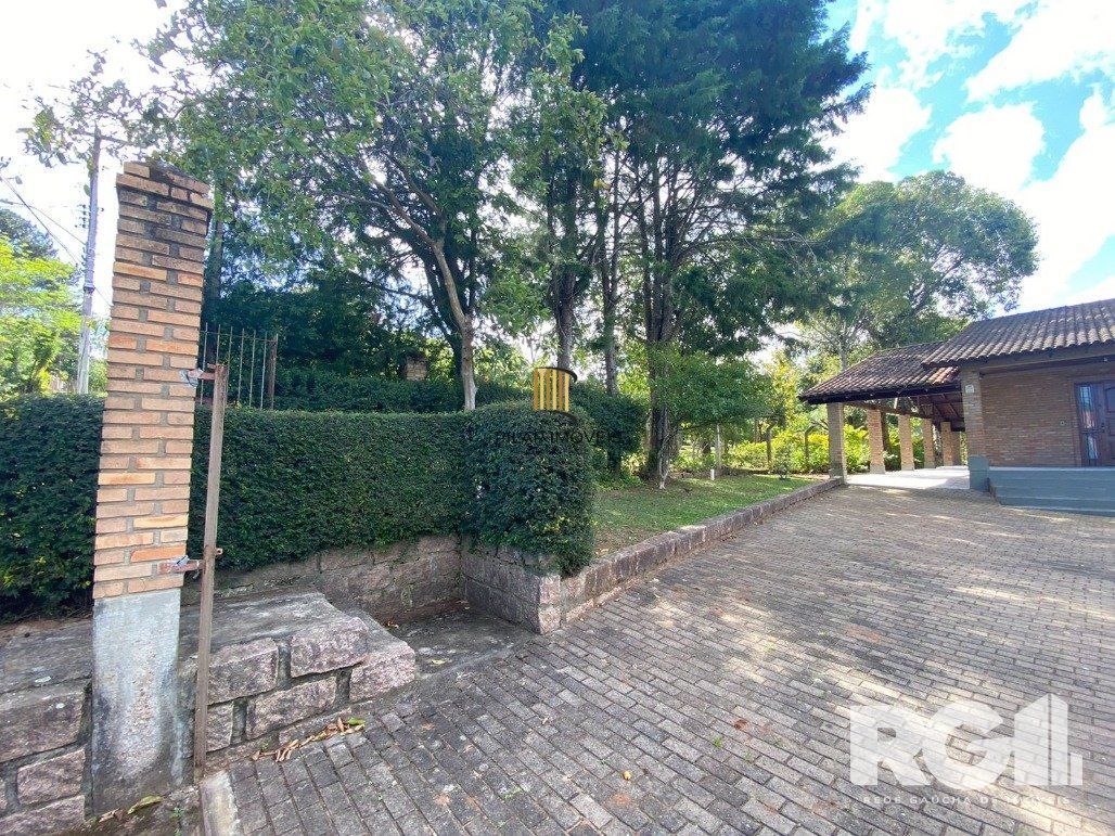 Casa 3 dormitórios no bairro Hípica
