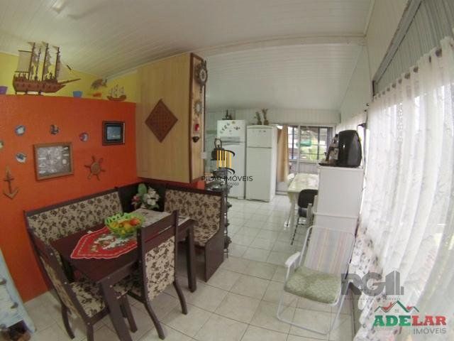 Casa 4 dormitórios no bairro Itapuã