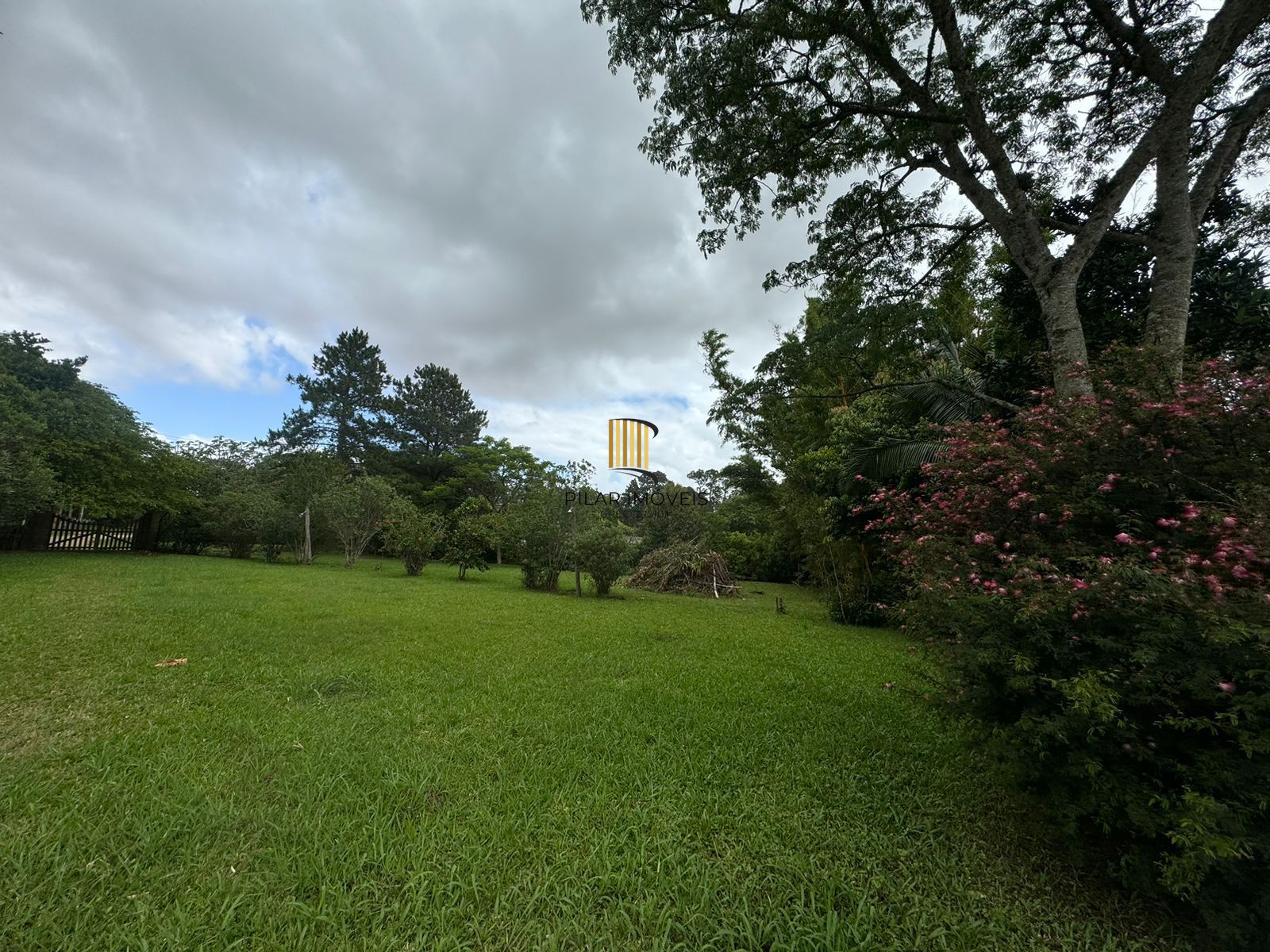 Sítio 1 dormitório no bairro Parque Florestal Itapuã