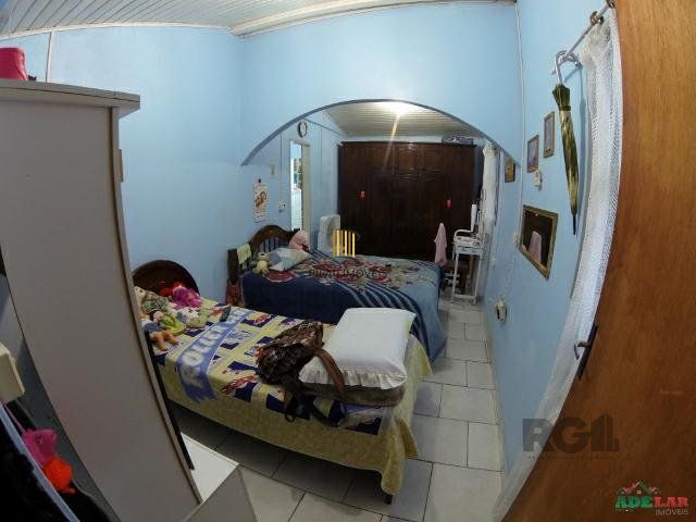 Casa 4 dormitórios no bairro Itapuã