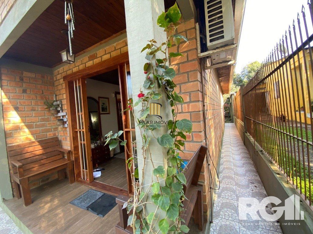 Casa 2 dormitórios no bairro Lami