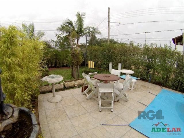 Casa 4 dormitórios no bairro Itapuã