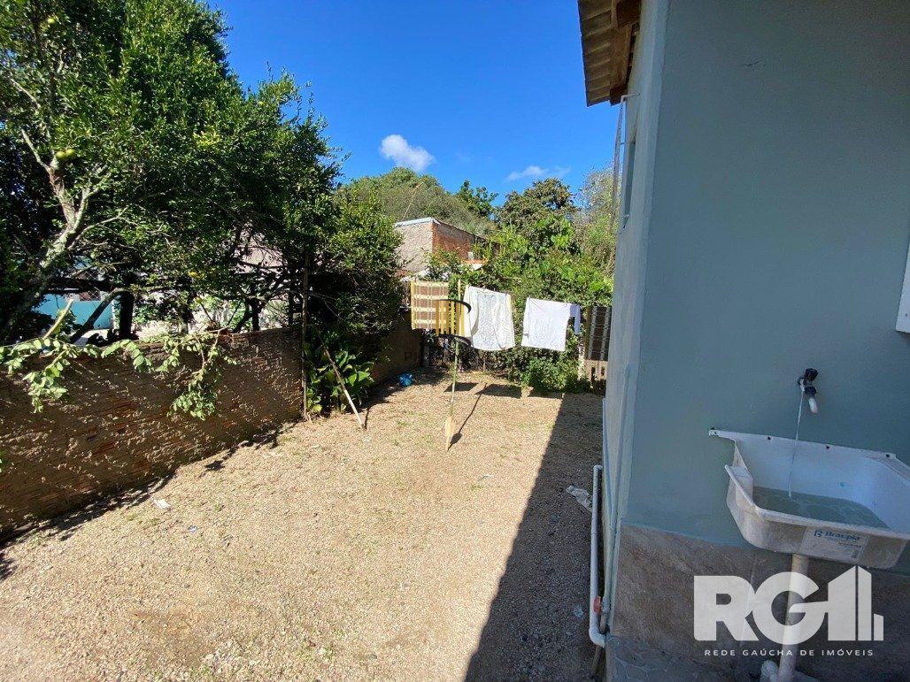Casa 2 dormitórios no bairro Lami