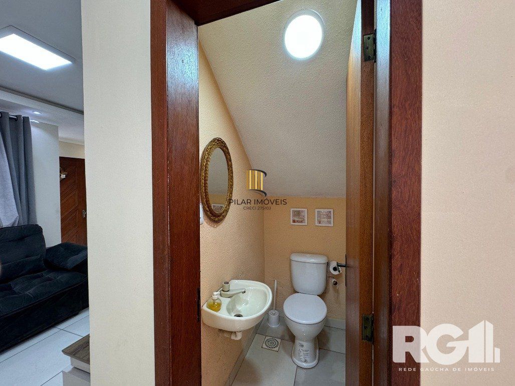Casa 2 dormitórios no bairro Hípica