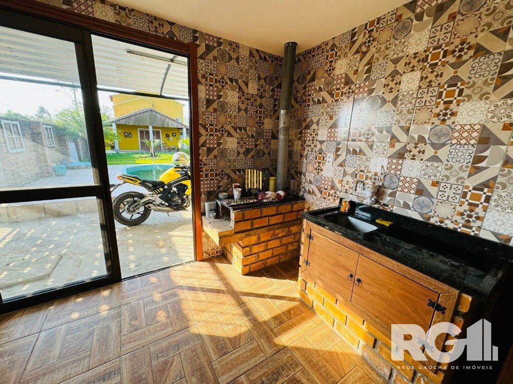 Casa 3 dormitórios no bairro Lami