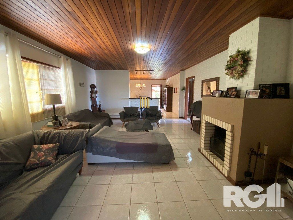 Casa 3 dormitórios no bairro Hípica