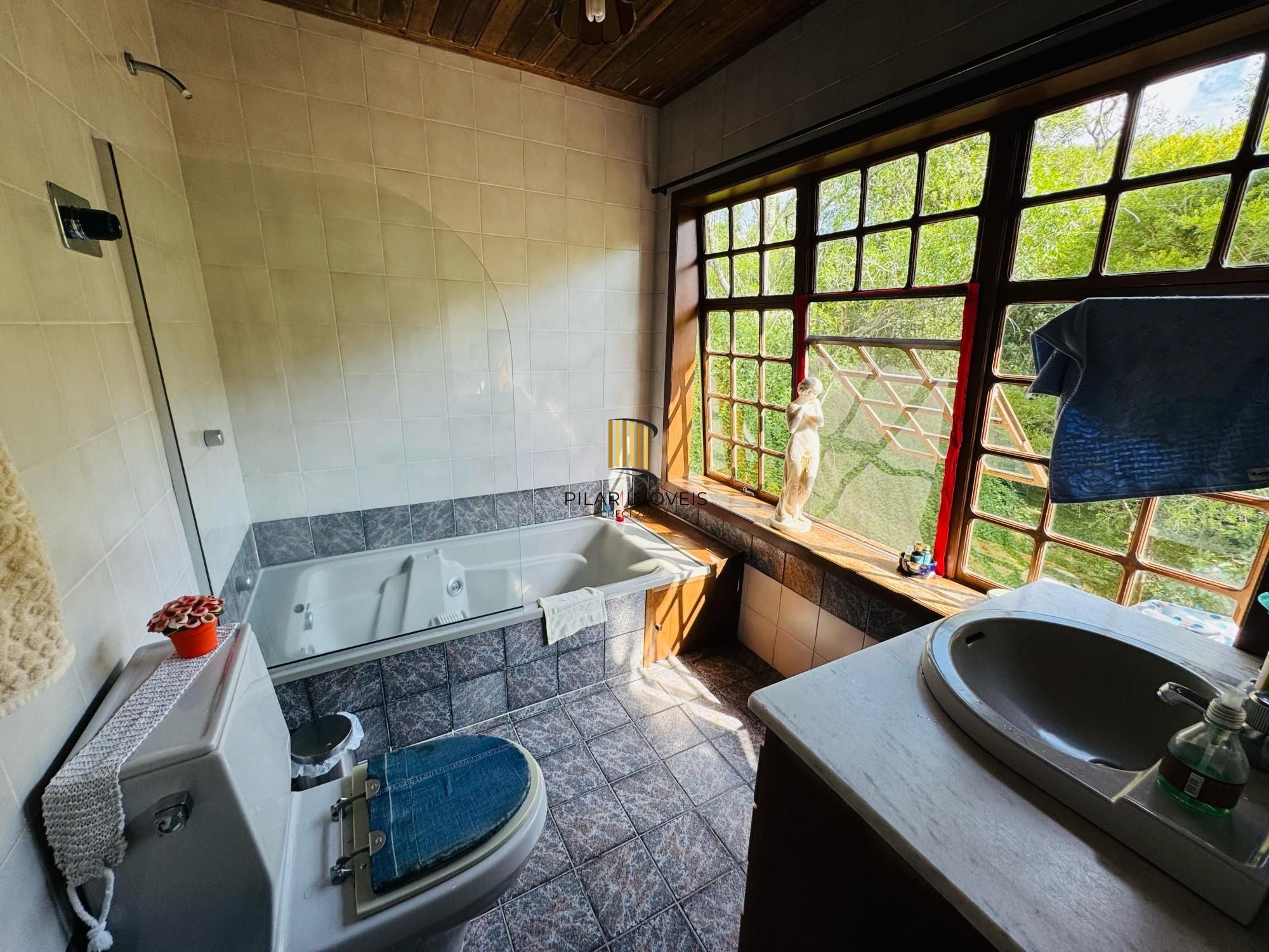 Sítio 3 dormitórios no bairro Lomba do Pinheiro