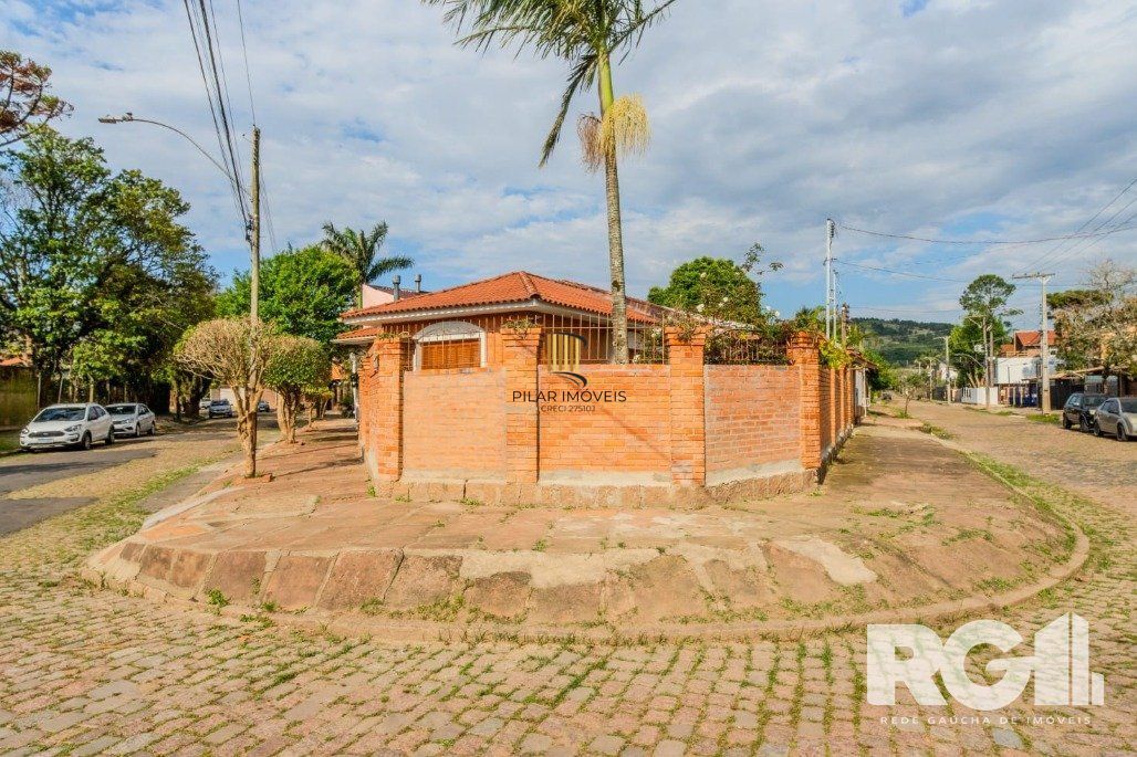 Casa 3 dormitórios no bairro Guarujá