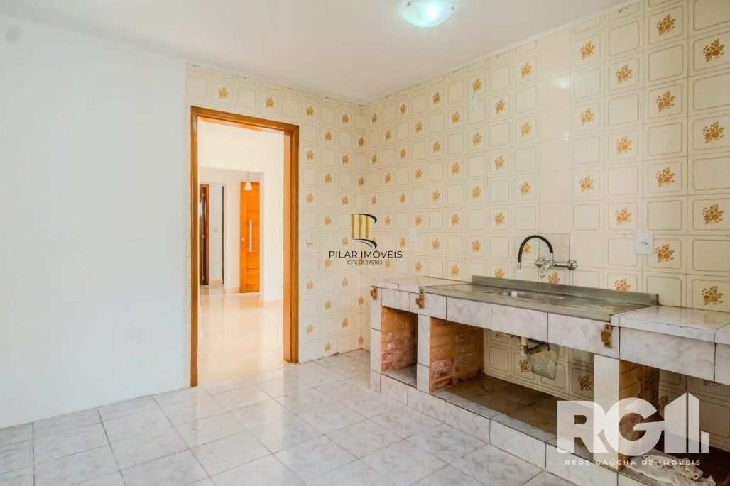 Casa 3 dormitórios no bairro Guarujá