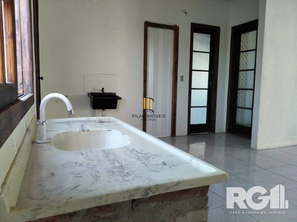 Casa 2 dormitórios no bairro Lami