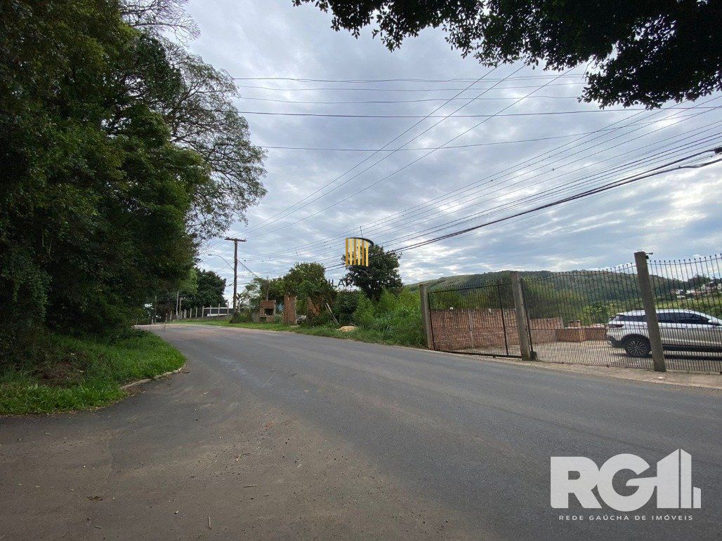 Casa 3 dormitórios no bairro Hípica