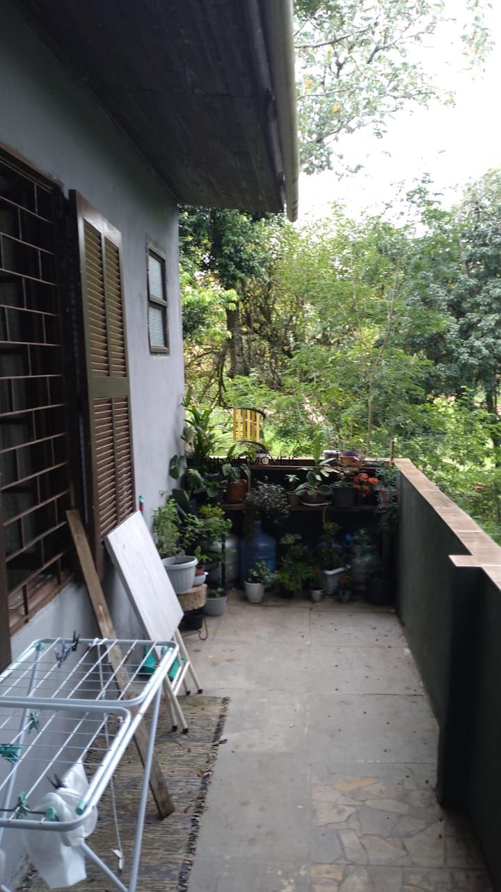 Casa 3 dormitórios no bairro Esmeralda