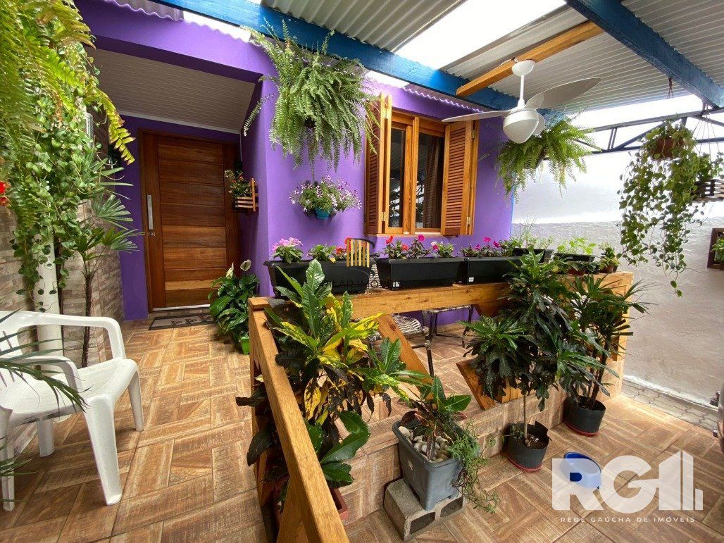 Casa 3 dormitórios no bairro Hípica