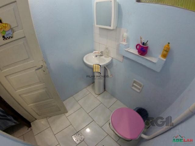 Casa 4 dormitórios no bairro Itapuã