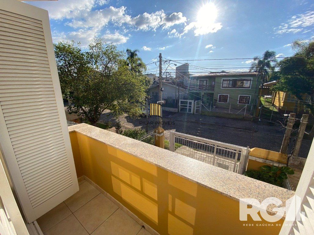 Casa 4 dormitórios no bairro Ipanema