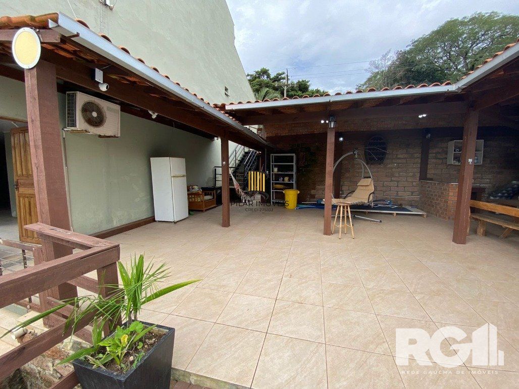 Casa 3 dormitórios no bairro Hípica
