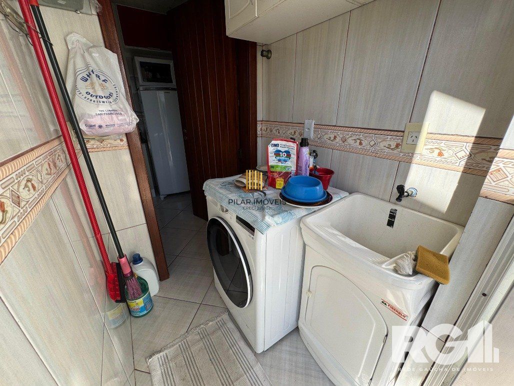 Casa 3 dormitórios no bairro Hípica