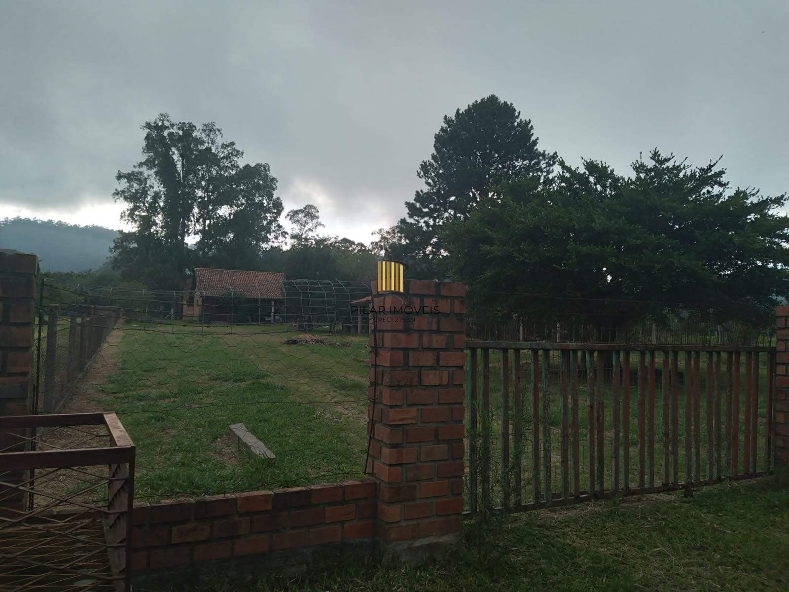 Sítio 2 dormitórios no bairro Parque Florestal Itapuã